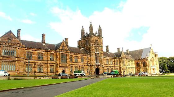 Ϥ���ѧΪAACSB��EQUIS��֤��ѧ��ŷ��ȫ�����ѧ��������CEMS��Ա��ÿ�����ҽ�һ����ѧ��ѡ����ͬʱҲ�������ѧ���ˡ���̫ƽ���ѧ���ˡ��Ĵ����ǰ�У���ˡ���̫����ó�׽������о����˵ĺ��ĳ�Ա ��2008�꣬ŵ��������ѧ����������˶���˹������ʼ����Ϥ���ѧУ��һְ��