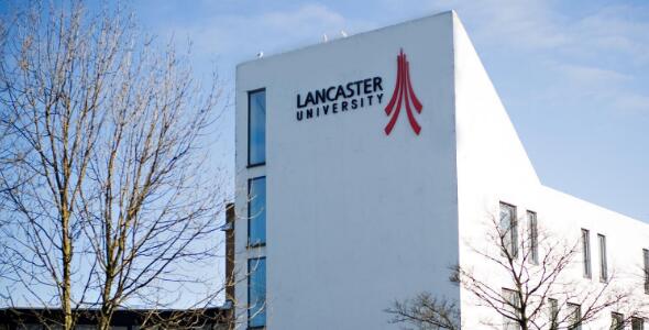 ����ѧУ��Lancaster University����˹�ش�ѧ ����רҵ��economic MSCרҵ ����ѧλ��˶ʿ�о��� д�����ڣ�2018��10��  �ͻ���Ϣ�漰��˽������չʾ����ӭ�����ϵ�Ӽ���ѧд�����ĳ����������顣  ѧλ�����ַ��https://www.postgraduate-applications.lancaster.ac.uk/  רҵ����� This programme provides a rigorous training in theory and methods and helps you develop marketable skills to launch yourself on to the job market. It opens up career opportunities in consulting companies, research centres, government departments, international agencies, or in the financial sector. It��s also ideal preparation if you are thinking of undertaking a PhD.  You��ll join a department known throughout the world for its strength in economics. Programme staff have international reputations in areas such as game theory, industrial organisation, econometrics, applied microeconomics, empirical macroeconomics, labour economics, and the economics of education.    ѧУ��飺  ����˹�ش�ѧ��Lancaster University������1964�꣬��һ��λ��Ӣ��Ӣ���������������Ŀ��Ĺ�����ѧ������˹�ش�ѧ��Ӣ�������ߵ�ѧ��������һ���о��ʹ�ѧ���������õ�ѧ����������Уӵ��Ӣ������Ļ�����ѧϵ����ѧϵ������ѧϵ����ѧԺ�Լ�����֪��������˹�ش�ѧ����ѧԺ��LUMS���� ����˹�ش�ѧ��α���ΪӢ�����㹫�������ʹ�ѧ����ѧ����Ϊ�����25��Ӣ����ѧ֮һ���ڸ���������λ������ǰ����������ν���Ӣ��ǰʮ����